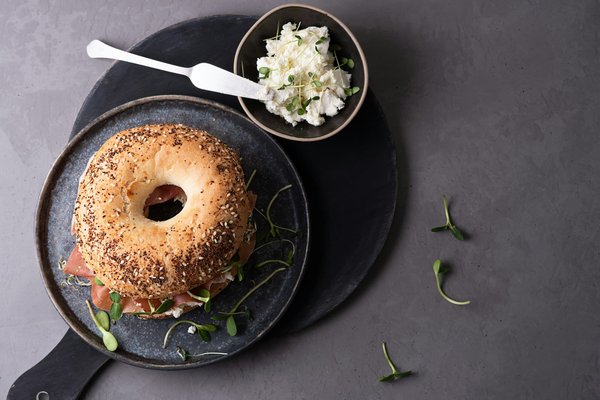How to Make an Authentic New York Bagel with Everything Seasoning?