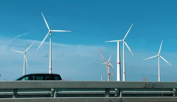 Can AI Optimize the Design of Wind Turbine Blades for Maximized Energy Output?