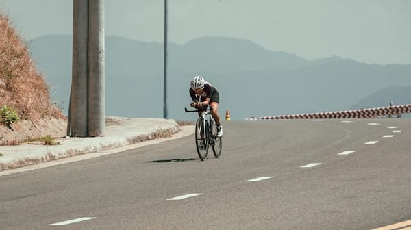 How Can Continuous Glucose Monitoring Optimize Performance in Triathletes?